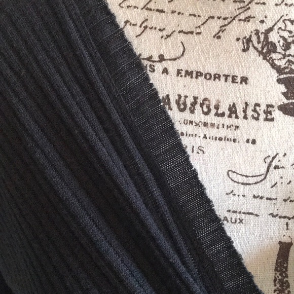 TWIST FRONT CROPPED TOP - Picture 11 of 11